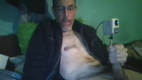 Snapshot of reyes_albert2006 chatting on 12-14-25, 06:12 reyes_albert2006 online show from 12-14-25, 06:12