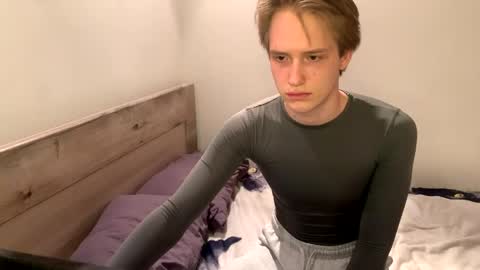 Snapshot of reynasweet_ chatting on 05-31-26, 05:53 Lola online show from 05-31-26, 05:53
