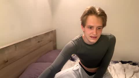 Snapshot of reynasweet_ chatting on 05-31-26, 06:09 Lola online show from 05-31-26, 06:09