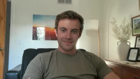 Snapshot of rguy114 chatting on 06-04-26, 11:44 Ryan online show from 06-04-26, 11:44