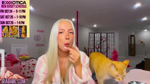 Snapshot of riababe chatting on 10-22-25, 02:56 ria online show from 10-22-25, 02:56