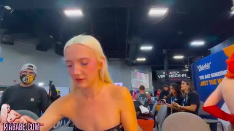 Snapshot of riababe chatting on 10-24-25, 09:44 ria online show from 10-24-25, 09:44