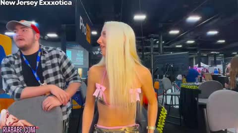 Snapshot of riababe chatting on 10-26-25, 05:08 ria online show from 10-26-25, 05:08