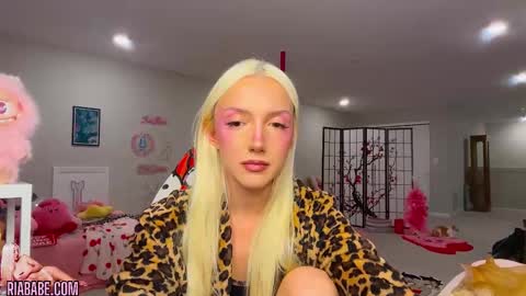 Snapshot of riababe chatting on 11-12-25, 04:02 ria online show from 11-12-25, 04:02