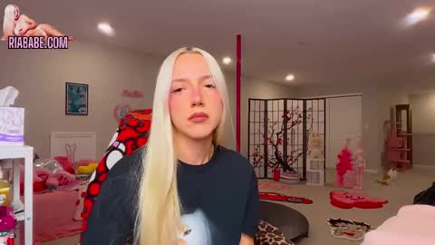 Snapshot of riababe chatting on 11-17-25, 03:45 ria online show from 11-17-25, 03:45