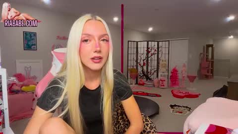 Snapshot of riababe chatting on 11-28-25, 04:15 ria online show from 11-28-25, 04:15