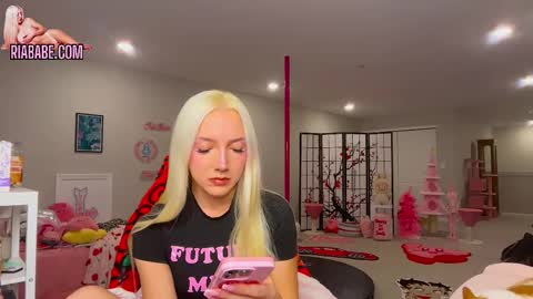 Snapshot of riababe chatting on 12-05-25, 03:48 ria online show from 12-05-25, 03:48