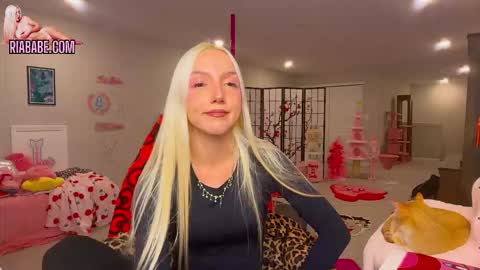 Snapshot of riababe chatting on 12-14-25, 04:18 ria online show from 12-14-25, 04:18