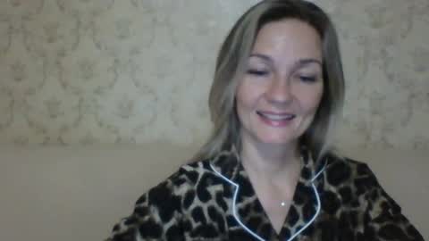 Snapshot of rialur09 chatting on 10-29-25, 05:36 Galina online show from 10-29-25, 05:36