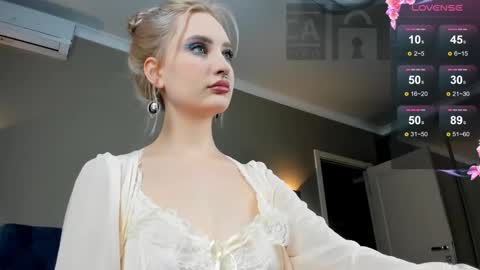 Snapshot of riawoods chatting on 11-10-25, 05:01 Ria Woods online show from 11-10-25, 05:01