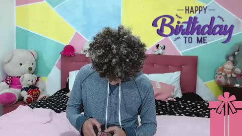 Snapshot of rich_de_la_rosa chatting on 12-16-24, 05:27 rich and kitty online show from 12-16-24, 05:27