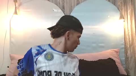 Snapshot of rich_de_la_rosa chatting on 12-15-25, 02:16 rich and kitty online show from 12-15-25, 02:16