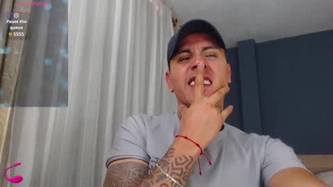 Snapshot of richi_grubby chatting on 01-25-25, 08:21 David online show from 01-25-25, 08:21