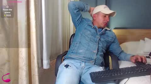 Snapshot of richi_grubby chatting on 03-03-25, 08:54 David online show from 03-03-25, 08:54