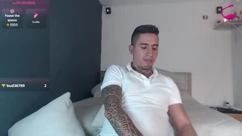 Snapshot of richi_grubby chatting on 11-11-25, 09:37 David online show from 11-11-25, 09:37