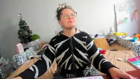 Anna - not anna - right Anna  online show from 02-06-26, 10:51