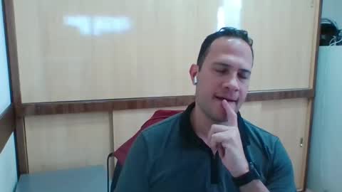 Snapshot of rick503835 chatting on 09-09-25, 03:55 Rick Arian online show from 09-09-25, 03:55