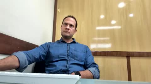 Snapshot of rick503835 chatting on 10-08-25, 01:09 Rick Arian online show from 10-08-25, 01:09