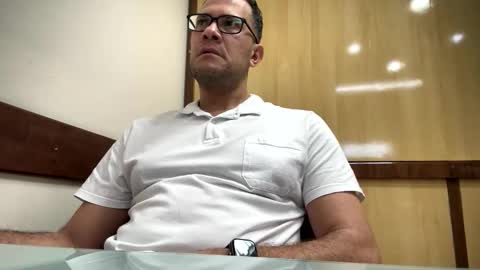 Snapshot of rick503835 chatting on 10-15-25, 11:21 Rick Arian online show from 10-15-25, 11:21