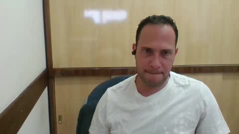 Snapshot of rick503835 chatting on 10-29-25, 01:46 Rick Arian online show from 10-29-25, 01:46