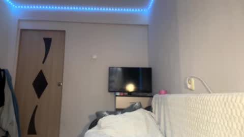 Mia online show from 10-14-25, 07:31