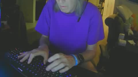 Snapshot of rickl56 chatting on 10-21-25, 10:10 rickl56 online show from 10-21-25, 10:10