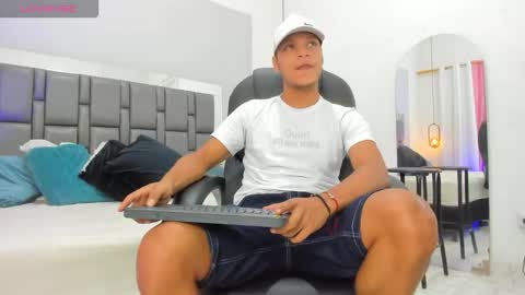 Ricky  online show from 11-21-25, 08:51