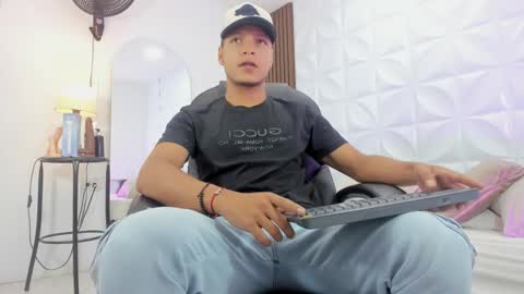 Ricky  online show from 11-23-25, 02:28