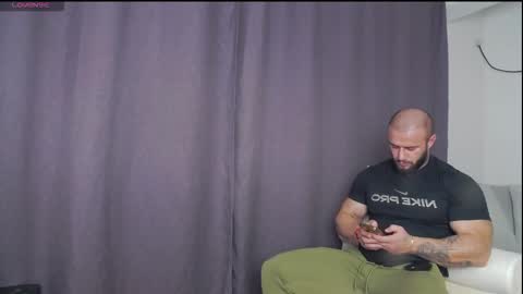 Snapshot of rickymiami1 chatting on 11-06-25, 07:04 rickymiami1 online show from 11-06-25, 07:04