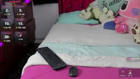 Snapshot of rihana_milan chatting on 11-25-25, 11:27 RIHANA online show from 11-25-25, 11:27