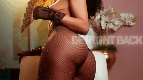 Sara online show from 12-11-24, 01:06