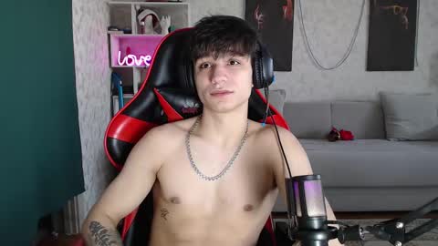 Snapshot of rik_and chatting on 03-02-25, 11:39 Rick online show from 03-02-25, 11:39