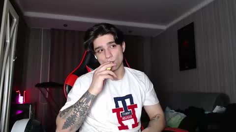 Snapshot of rik_and chatting on 10-08-25, 01:31 Rick online show from 10-08-25, 01:31