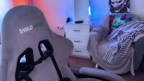   DianaBrite            fansl y online show from 04-11-26, 11:14