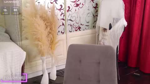 Snapshot of risky_dream chatting on 11-22-25, 01:32 Alice online show from 11-22-25, 01:32