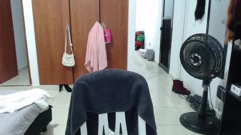 PeachSalinger online show from 09-15-25, 02:44