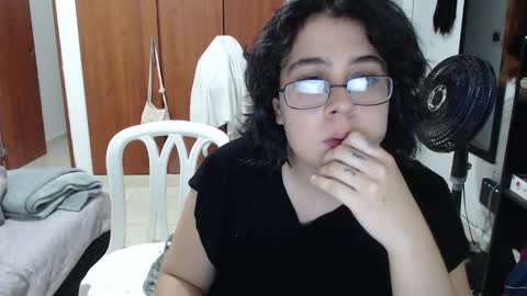 PeachSalinger online show from 09-16-25, 01:06