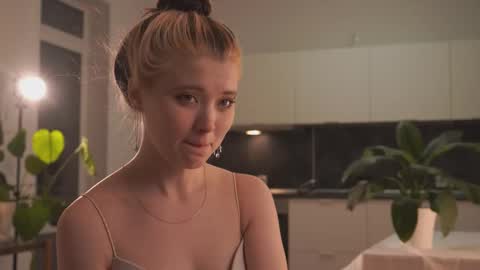 Snapshot of rivagosnell chatting on 02-11-26, 04:12 Akemi online show from 02-11-26, 04:12