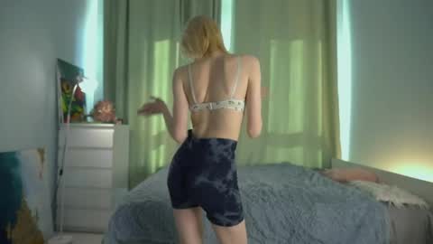 Akemi online show from 04-16-26, 04:13