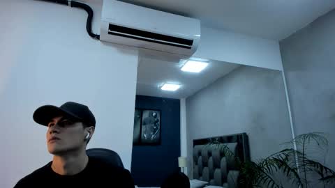 Roan Birkin online show from 12-21-25, 07:43