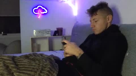 RoastingCorn online show from 01-04-25, 09:32