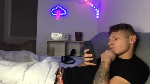 RoastingCorn online show from 01-05-25, 09:59