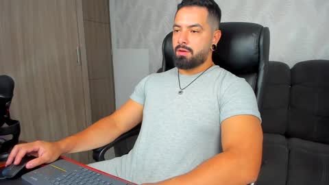 Snapshot of robby_k chatting on 01-18-25, 06:45 Robby online show from 01-18-25, 06:45