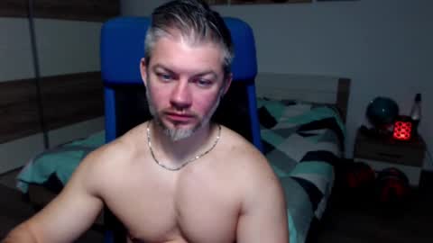 Snapshot of robbyshawz chatting on 01-13-25, 05:33 robbyshawz online show from 01-13-25, 05:33