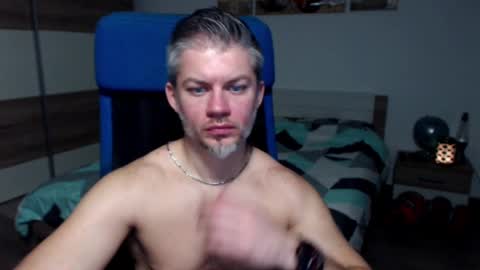 Snapshot of robbyshawz chatting on 01-20-25, 11:02 robbyshawz online show from 01-20-25, 11:02