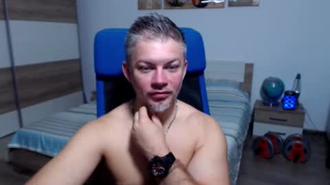 Snapshot of robbyshawz chatting on 09-19-25, 04:36 robbyshawz online show from 09-19-25, 04:36