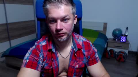 Snapshot of robbyshawz chatting on 10-10-25, 05:06 robbyshawz online show from 10-10-25, 05:06