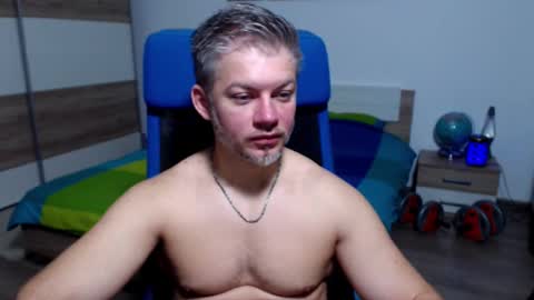 Snapshot of robbyshawz chatting on 10-13-25, 04:01 robbyshawz online show from 10-13-25, 04:01