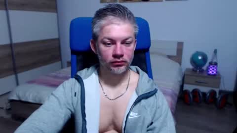 Snapshot of robbyshawz chatting on 11-25-25, 06:13 robbyshawz online show from 11-25-25, 06:13