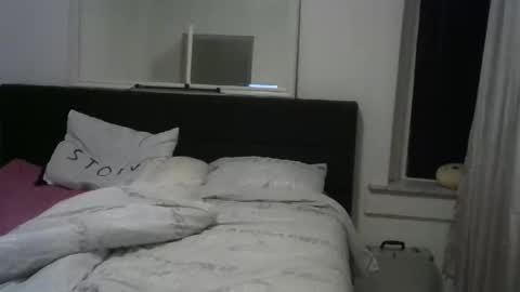 Snapshot of rober10000 chatting on 11-09-25, 05:28 rober10000 online show from 11-09-25, 05:28